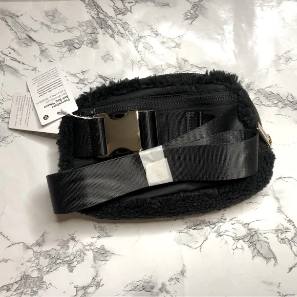 Lululemon Everywhere Fleece Belt Bag with Gold Hardware Extended Strap Black - Picture 7 of 7
